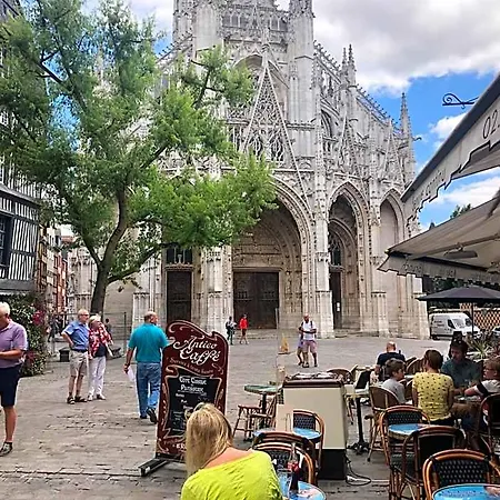 De La Cathedrale Hotel
