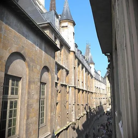 De La Cathedrale Hotel
