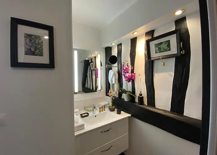 فندق De La Cathedrale 3*